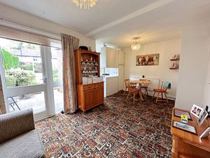 Dining 1- click for photo gallery